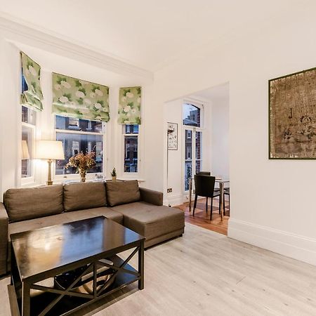 Lovely 2 Bedroom Flat In The Heart Of Chelsea Лондон Екстериор снимка
